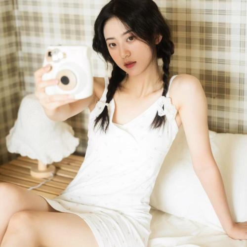 日本美女脱衣，韩国美女写真图片