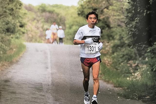 诺奖“遗珠”村上春树：跑步26年，每周跑60公里，参加了28次马拉松