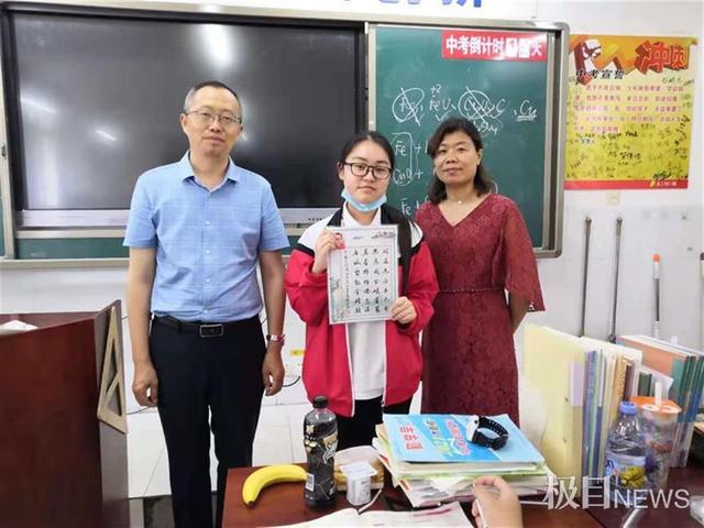 暖暖的祝福！中考前老师赠学生50首藏头诗，勉励他们不断进步