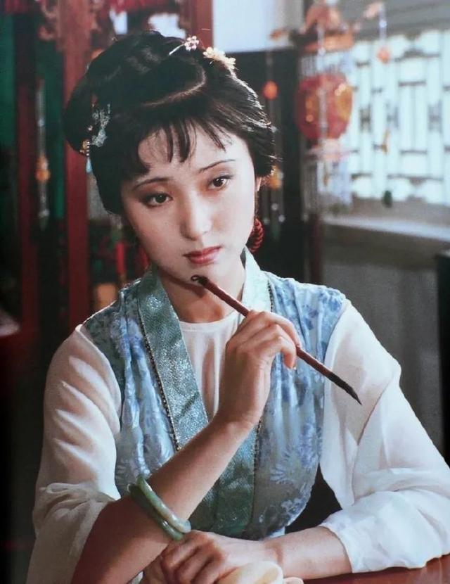 翩若惊鸿，婉若游龙！古代诗人赞美女子，读完心里开出一朵花