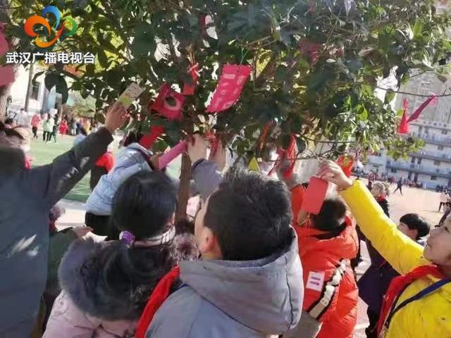 辞旧迎新祈愿祝福 小学生们的新年愿望