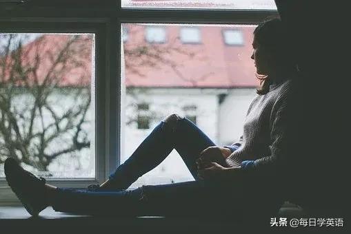 “不开心”就会说“not happy”？这些说法才更有感觉