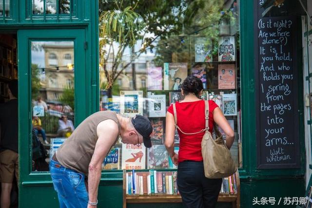 世界著名的书店：禁止拍照，但店员说中国游客会偷偷自拍