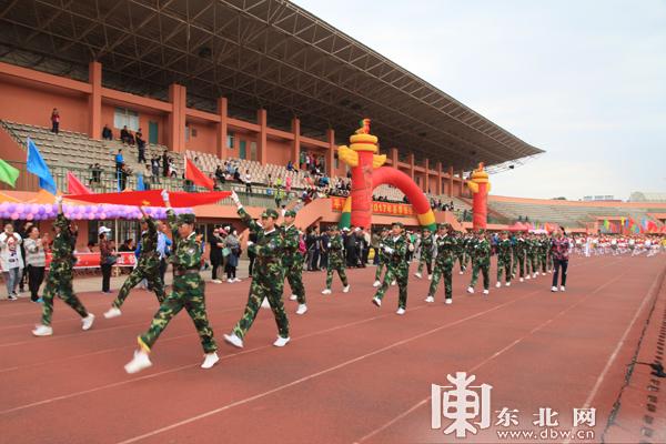 齐齐哈尔富拉尔基区和平街小学校：打造“儒雅”教师 培育“阳光”学生