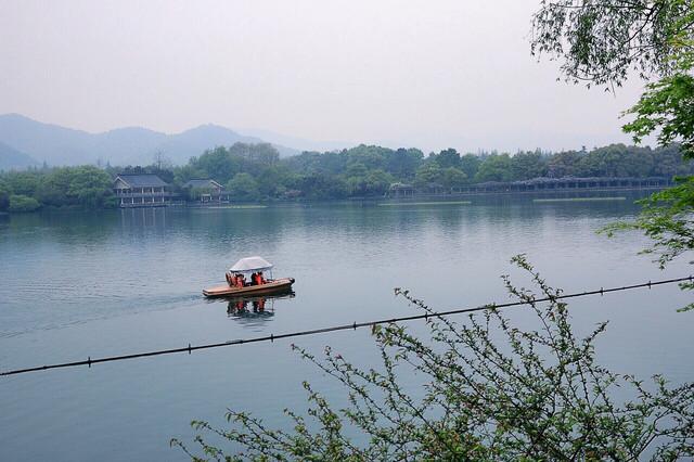 烟雨西湖——山色空濛雨亦奇