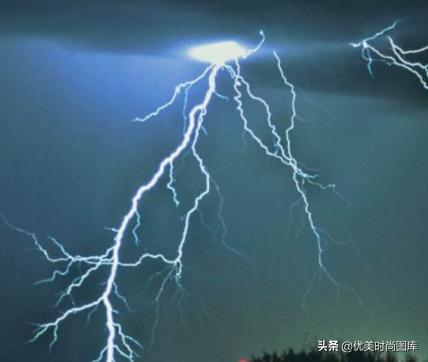 狂风暴雨电闪雷鸣的说说 风雨很大的心情说说