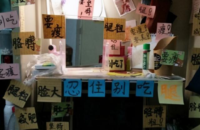 大学宿舍“群聊名称”大揭秘，看完要笑出八块腹肌，你们是啥名