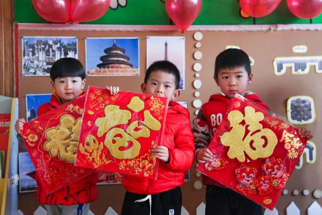 昆明睿思幼儿园~小可爱新春送祝福啦