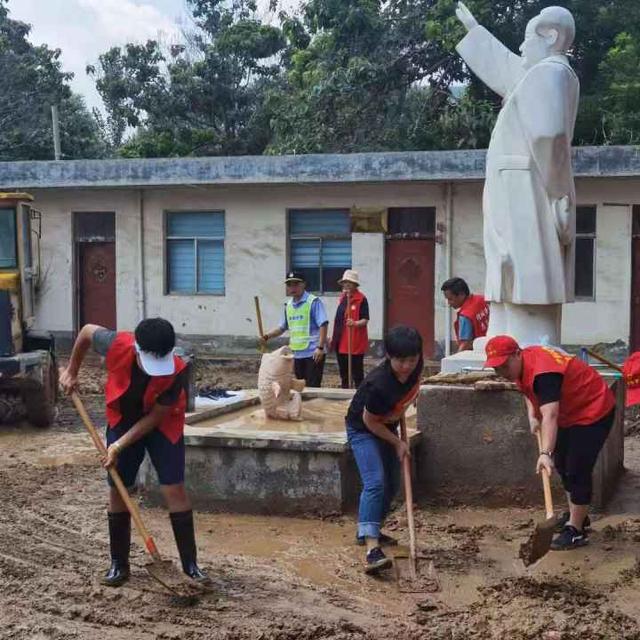 浙江树人大学这个男生有点酷！单骑千里为红旅，救灾抢先他先行