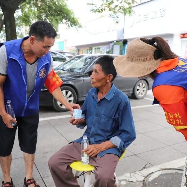 这两天，龙游用“一边……一边”造出了最美的句