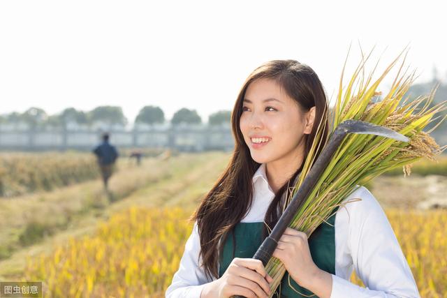 我月薪六千，爱上一个月薪过万的姑娘，她说我配不上她