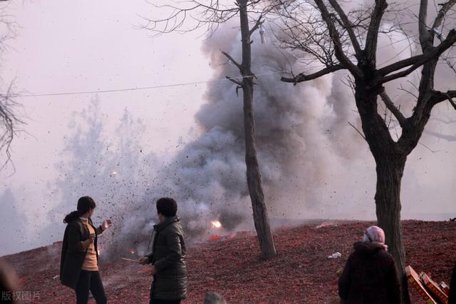 隆隆的爆竹声，儿时的回忆；诗词中的烟花爆竹，中国文化的传承