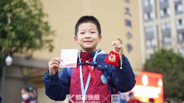 一只福袋迎开学！文澜小学书记新学期寄语，期望孩子们成为三种“牛”