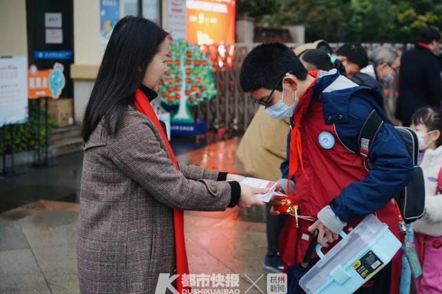 一只福袋迎开学！文澜小学书记新学期寄语，期望孩子们成为三种“牛”