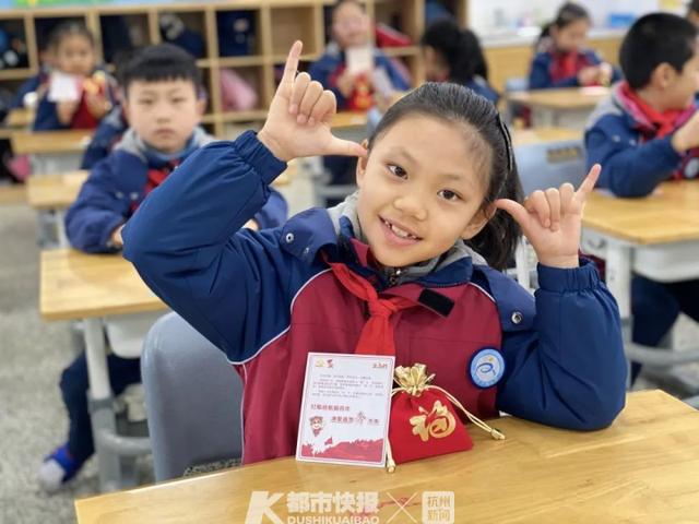 一只福袋迎开学！文澜小学书记新学期寄语，期望孩子们成为三种“牛”