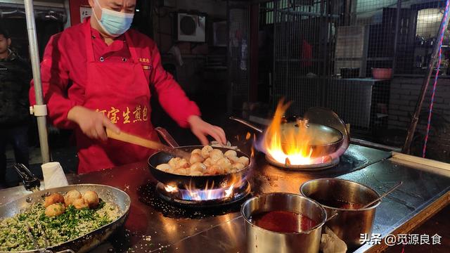 这10种街头早餐，是武汉特色小吃的一部分，花样多，一个月不重样