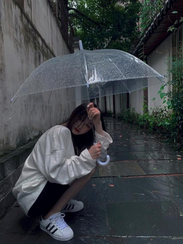 适合下雨天发的文案