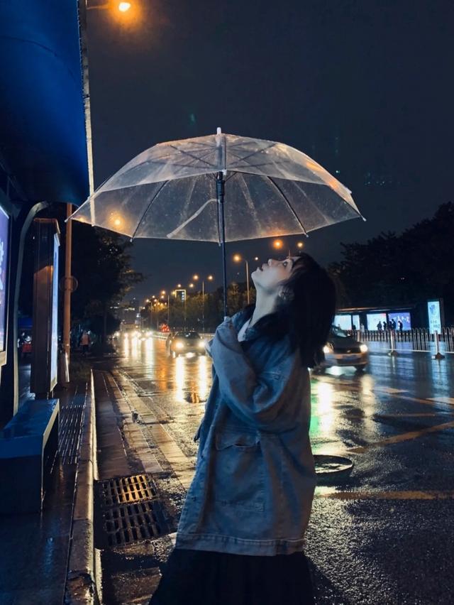 适合下雨天发的文案