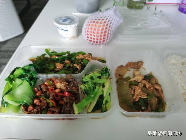 上班工作餐发朋友圈，秒赞过百，纷纷留言伙食太好，想来上班