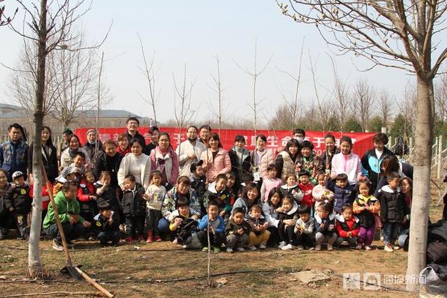 第43个植树节，济南幼儿园小朋友亲手种树见证生命的萌发