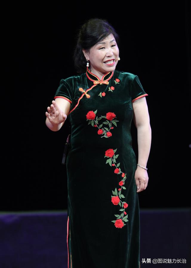 长子鼓书《金镖记和抢毡帽》等节目在潞州剧院表演