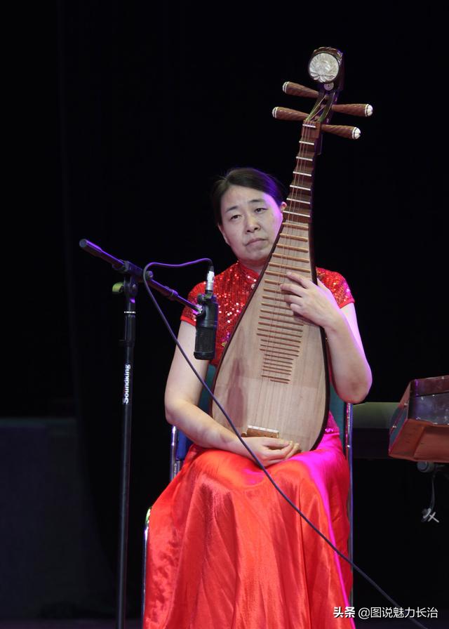 长子鼓书《金镖记和抢毡帽》等节目在潞州剧院表演