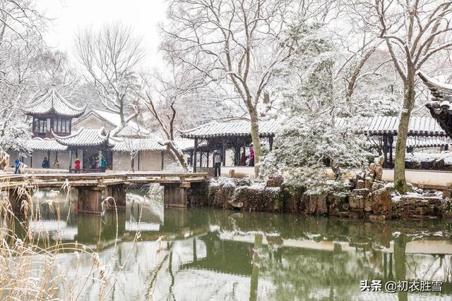 腊雪迎春美诗七首：送腊迎春一岁成，雪里迎春倍物华