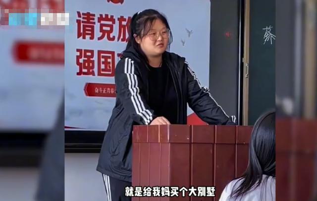 “我家是收废品的”，女大学生自我介绍获称赞，自信的女孩真美