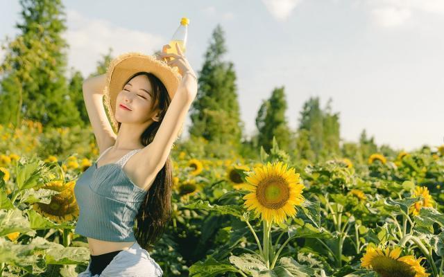 骨子里自信的女人，连发的朋友圈都很特别