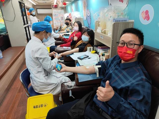 “捐一份青春热血，写一封信给未来的自己！”2022年武汉首个高校团体献血温暖开启
