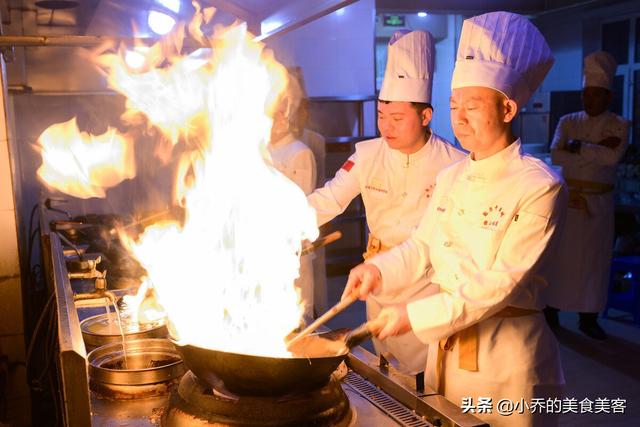 “大厨在饭店，高手在民间”，不知这样来形容厨师，是不是合适？