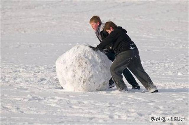 大冷天费时费力堆个雪人？你的方法是错的！这样堆又快又好看