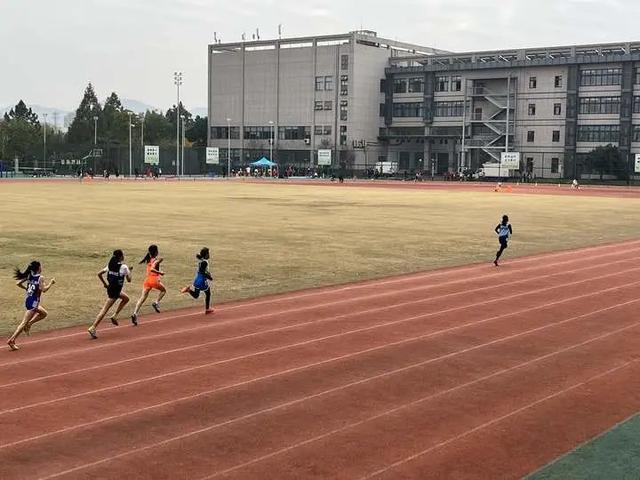 太快了！杭州11岁女学霸被喊“闪电侠”，全校男生都跑不过她