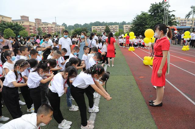 仙源小学：新生入学嘉年华 寄语孩子灵慧成长