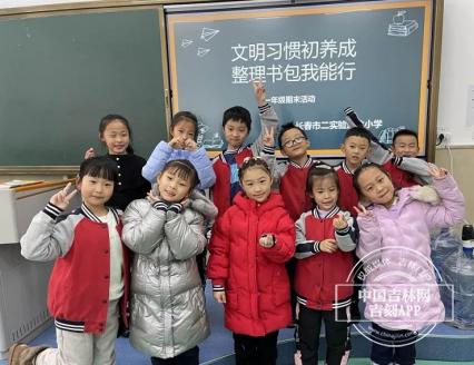 长春市第二实验通达小学校一二年级进行期末无纸笔测评