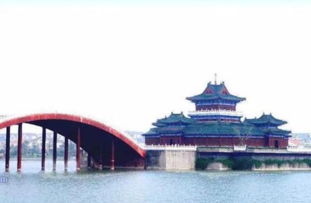柳永很华美的一首词，写尽汴京周围的繁华热闹，惊艳了千年时光