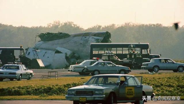 飞机解体112人遇难，机长却被捧为英雄，1989年的苏城空难