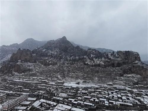 房山区春雪飞舞，春日浪漫！霞云岭银装素裹惹人醉