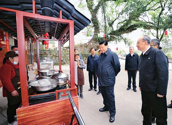 《求是》杂志发表习近平总书记重要文章《坚持把解决好“三农”问题作为全党工作重中之重，举全党全社会之力推动乡村振兴》