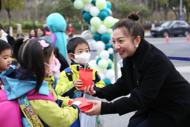 自制运动玩具！理想国幼儿园的老师们送上与众不同的开学大礼