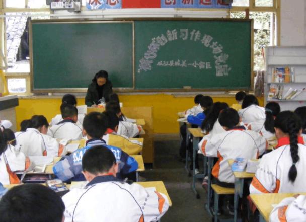 小学生作文《班主任的话》，字迹工整又认真，家长看完纷纷破防