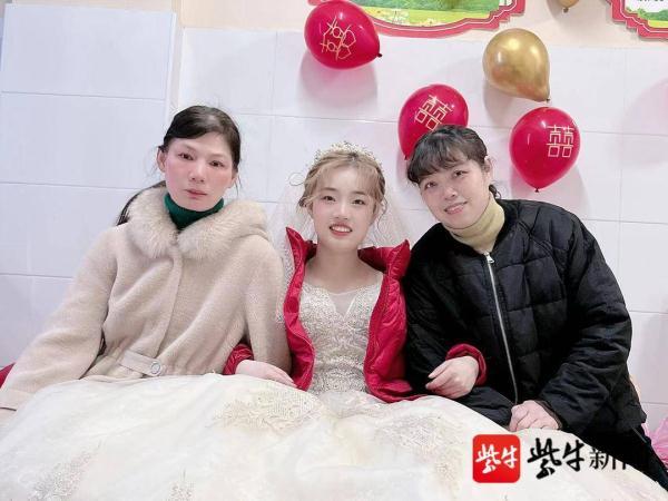 福利院女孩出嫁被“娘家人”祝福，网友：她也是有“坚强后盾”的新娘