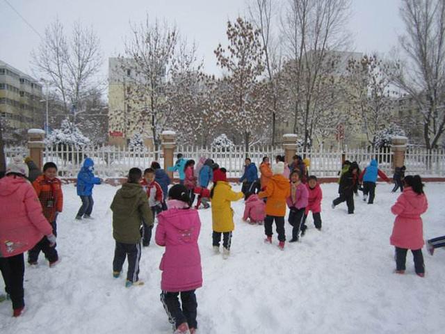 一个小学老师收藏了孩子们的第一场雪，可以周而复始地下