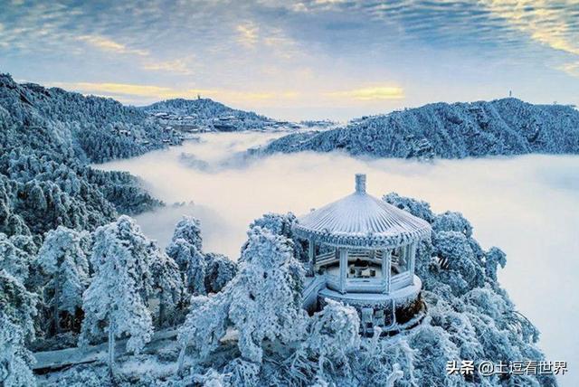 冬日的庐山，掩于冰雪世界下的千娇百媚，隐约空蒙、清明沉静