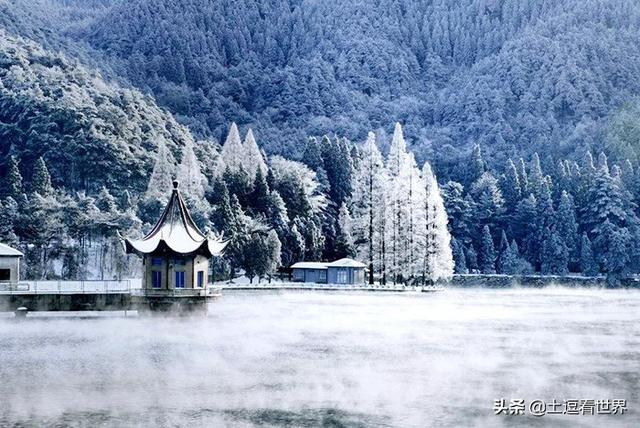 冬日的庐山，掩于冰雪世界下的千娇百媚，隐约空蒙、清明沉静