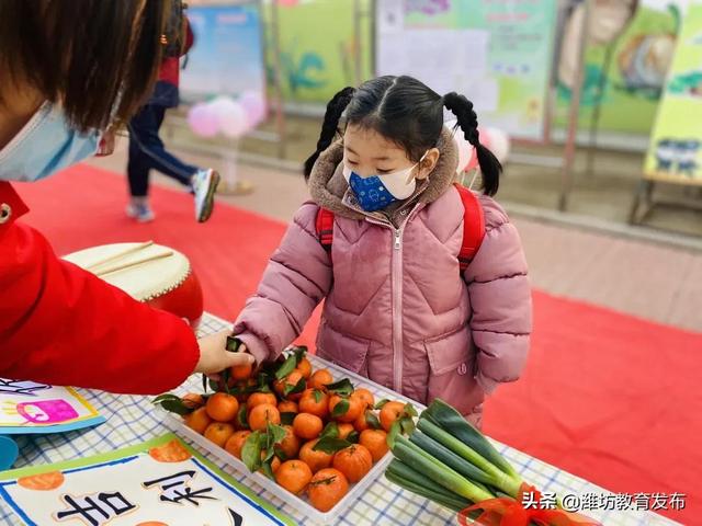 现场直击 | 冰墩墩、雪容融，潍坊各学校（幼儿园）“花式”开学来啦！