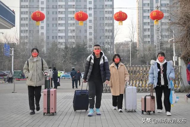 现场直击 | 冰墩墩、雪容融，潍坊各学校（幼儿园）“花式”开学来啦！