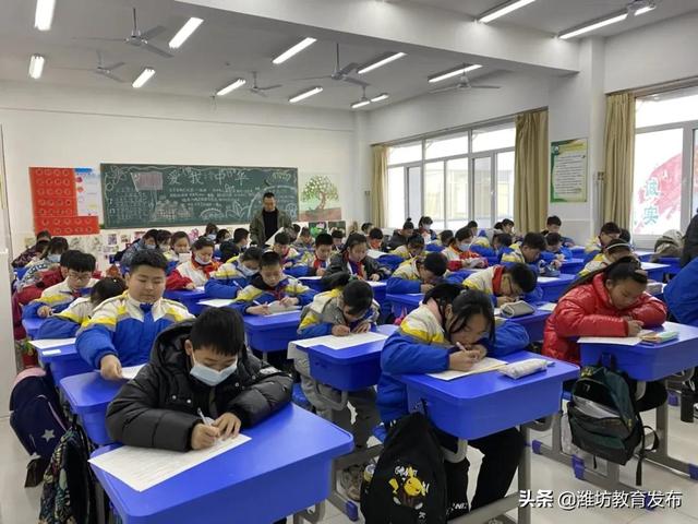 现场直击 | 冰墩墩、雪容融，潍坊各学校（幼儿园）“花式”开学来啦！