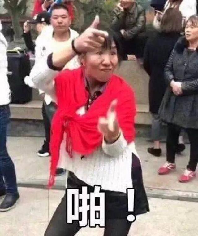 脚踩“梅花鹿”，身上红配绿，这些穿搭高手中谁是土味王者？